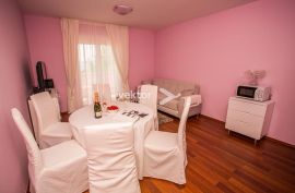 Crikvenica, kuća sa pet uređenih apartmana, Crikvenica, Casa