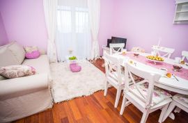 Crikvenica, kuća sa pet uređenih apartmana, Crikvenica, Дом