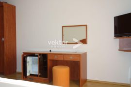 Novalja, hotel s uhodanim poslom, Novalja, Propiedad comercial