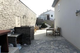 Kuća, Novi Vinodolski,Klenovica, 105m2, dva stana, Novi Vinodolski, Haus