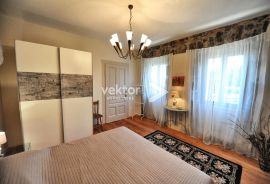 Kuća, Ičići, 260m2 adaptirana kamena vila s bazenom, Opatija - Okolica, Kuća