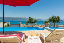 TROGIR, ČIOVO - Kuća prvi red do mora, Trogir, Casa