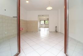 Poreč, osvjetljeni dvosoban stan u suterenu, Poreč, Appartement