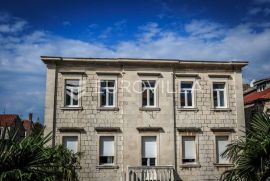 Prekrasan luksuzan stan u centru Trogira, Trogir, Flat