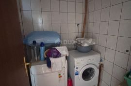 ZADAR, ZATON - Prostrana kuća s 3 apartmana u blizini mora, Nin, House