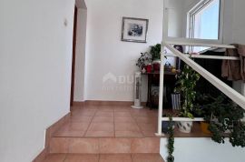 ZADAR, ZATON - Prostrana kuća s 3 apartmana u blizini mora, Nin, بيت