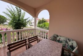 ZADAR, ZATON - Prostrana kuća s 3 apartmana u blizini mora, Nin, House