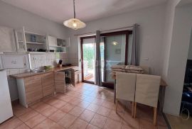 ZADAR, ZATON - Prostrana kuća s 3 apartmana u blizini mora, Nin, House