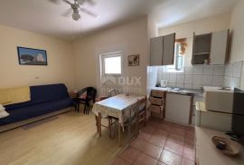 ZADAR, ZATON - Prostrana kuća s 3 apartmana u blizini mora, Nin, Haus