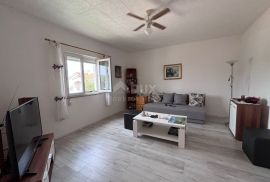 ZADAR, ZATON - Prostrana kuća s 3 apartmana u blizini mora, Nin, House