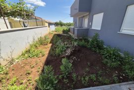 ISTRA, PULA- Dvosobni stan u prizemlju + vrt!, Ližnjan, Appartamento