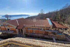 MOŠĆENICE - OKOLICA, vila sa bazenom na zemljištu od 8097 m2, Mošćenička Draga, House