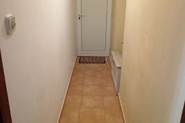 BAŠKA-OTOK KRK!!!APARTMAN 50 M2 1. RED DO MORA!!!PRILIKA!!!, Baška, Дом