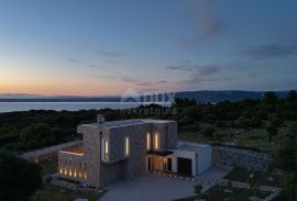 OTOK PAG, LUN - jedinstvena vila s bazenom na predivnoj lokaciji, Novalja, Kuća