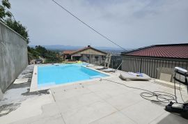 OPATIJA, BREGI - samostojeća kuća 180m2 s panoramskim pogledom na more + okućnica 600m2, Matulji, Famiglia