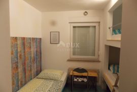 OTOK KRK - Hostel sa 18 soba i restoranom 250 m od mora, Krk, Коммерческая недвижимость