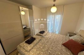 Diklo - luksuzan 4.5 sobni stan 50m do mora krovna terasa! 450000€, Zadar, Appartamento