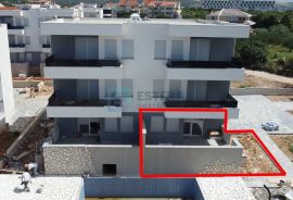 PRODAJA apartman Novalja 67,72 m2, prodaja, 350m od mora, vrt, bazen, Novalja, Appartamento