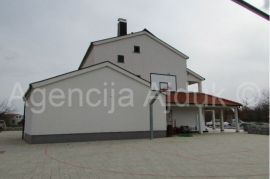 Imotski - Cista Provo vila  sa bazenom 742 m2 - sniženo, Cista Provo, Haus