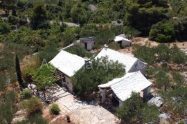 Splitska Stražišće kamene kuće 175 m2 na 20000 m2 TOP PONUDA, Supetar, House
