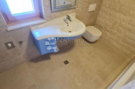 LUKSUZAN APARTMAN PORED MORA U POVLJANI, Povljana, Flat