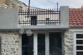Kamena kuća Privlaka, Privlaka, Famiglia