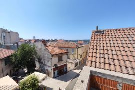 ŠIBENIK-KAMENA KUĆA U ŠIREM CENTRU GRADA, Šibenik, Casa