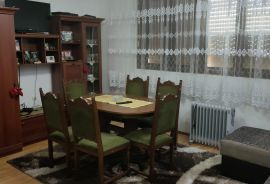 Obiteljska kuća s poslovnim prostorom - Mirkovci, Vinkovci, Haus
