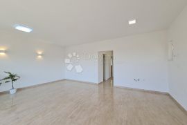 PREDIVNA KUĆA SA BAZENOM 640m2 6 STANOVA!!, Viškovo, Дом