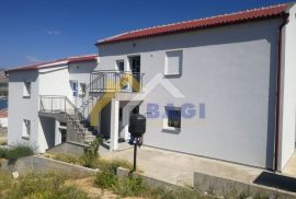 Pag 250m2 Kuća sa 4 apartmana, Pag, House