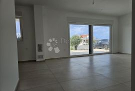 Apartman u Tribunju- USELJIVO, Tribunj, شقة