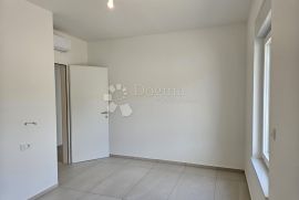 Apartman u Tribunju- USELJIVO, Tribunj, Διαμέρισμα