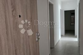 Apartman u Tribunju- USELJIVO, Tribunj, Stan