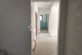 ROGOZNICA- NOVOGRADNJA S BAZENOM 50M OD MORA (J), Rogoznica, Appartment