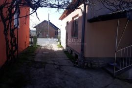 Kuća,100 m² + plac 345m²  B.P.Selo,Baranja, Petlovac, Famiglia