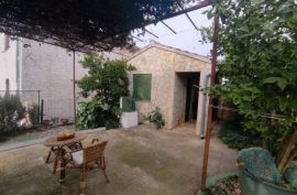 Kamena kuća s vrtom na mirnoj lokaciji, okolica Ližnjana, Ližnjan, Ev