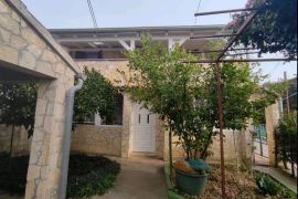 Kamena kuća s vrtom na mirnoj lokaciji, okolica Ližnjana, Ližnjan, بيت