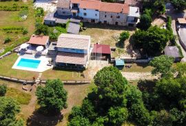 Poreč, okolica, autohtona istarska vila sa prostranim imanjem!, Poreč, Famiglia