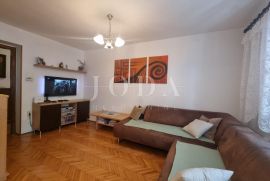 CRIKVENICA, trosobni stan u širem centru grada, Crikvenica, Appartement