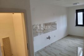 OTOK KRK, MALINSKA - trosoban stan s 2 balkona i parkingom na traženoj lokaciji, 140m od mora!, Malinska-Dubašnica, Appartment