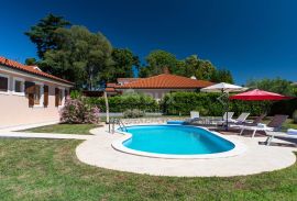 ISTRA, POREČ - Imanje 3 samostojeće kuće s bazenom i okućnicom u okolici Poreča, Poreč, Famiglia