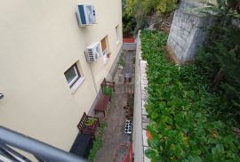 RIJEKA, DONJA VEŽICA- trosoban stan na odličnoj lokaciji sa okućnicom, Rijeka, Appartement