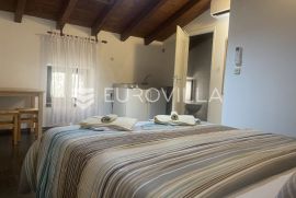 Istra, Rovinj, apartman 55m2 u centru grada na samo 150 metara od mora, Rovinj, Gewerbeimmobilie