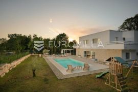 Istra, Žminj, prekrasna vila od 160 m2, na velikoj okućnici od 1100 m2, Žminj, Famiglia