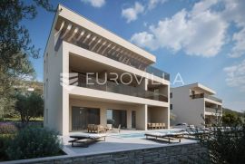 Trogir, građevinsko zemljište s građevinskom dozvolom za vilu s bazenom – V 5, Trogir, Arazi