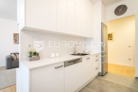 VMD Tuškanova, luksuzan novo adaptiran četverosoban stan + 2 GPM, Zagreb, Appartment