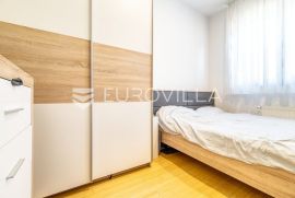 Zagreb, Dugave, trosoban stan NKP 63 m2 + 2 VPM, Zagreb, Διαμέρισμα