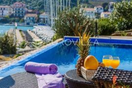 Luksuzna villa s bazenom, 1. red do mora Trogir, Trogir, Casa