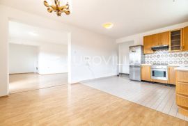 Velika Gorica, Pleso funkcionalan četverosobni stan 115m2, Flat