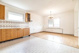 Velika Gorica, Pleso funkcionalan četverosobni stan 115m2, Apartamento